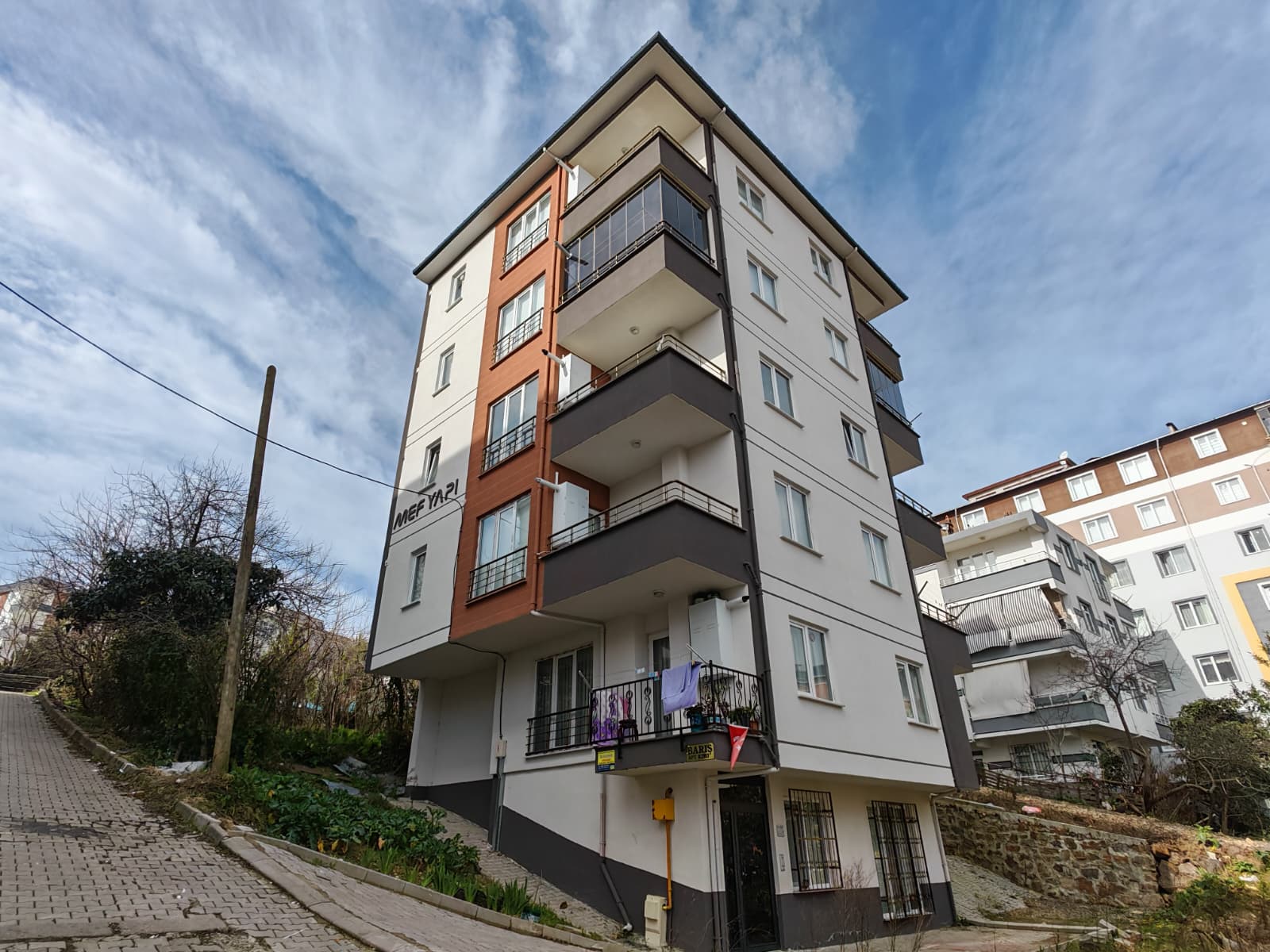 SARAÇLIDA AYRI MUTFAKLI 2 YIILIK ÇİFT BALKONLU 3+1